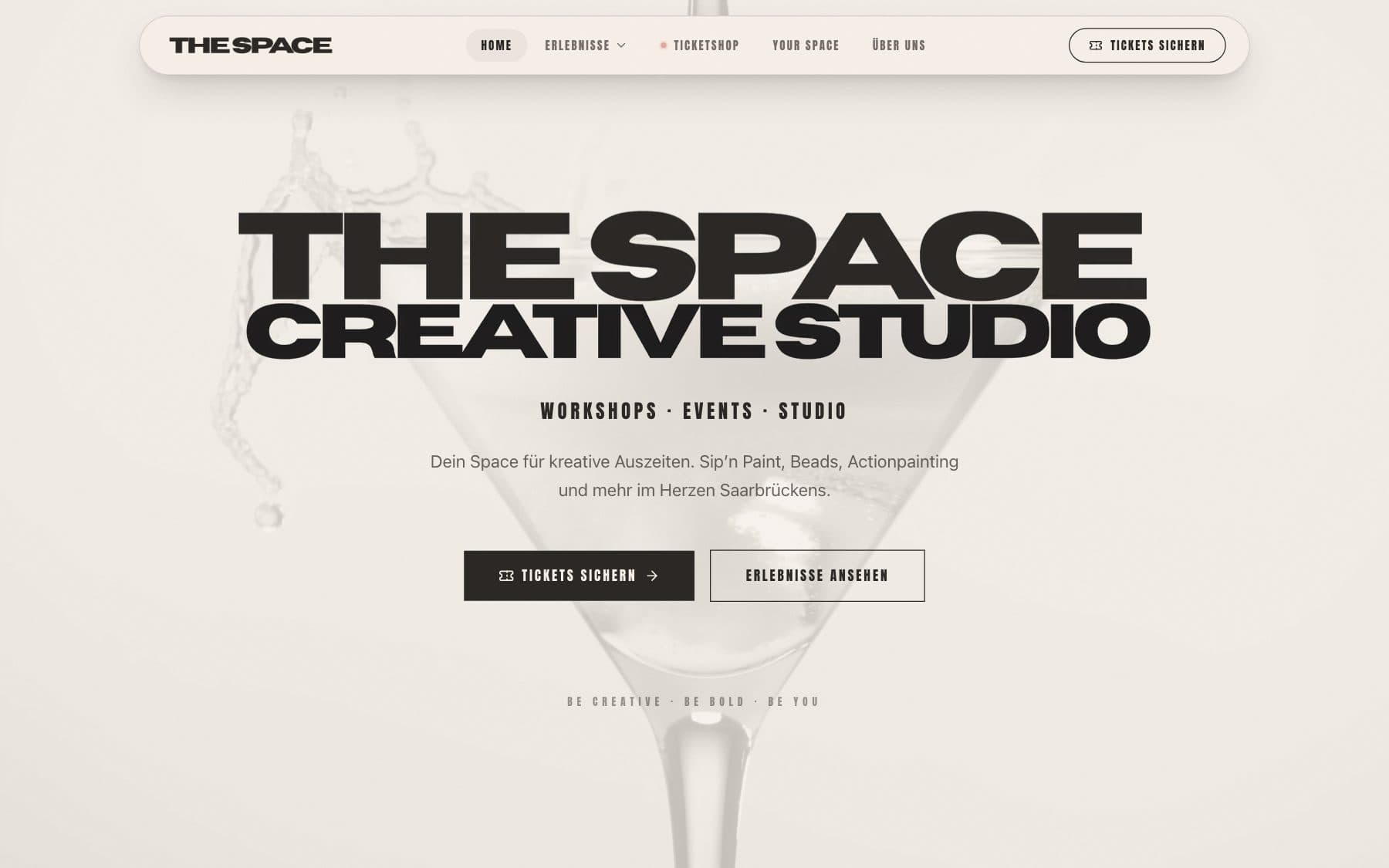 Website von The Space Creative Studio: Bold-Typografie mit direktem Weg zum Ticketshop